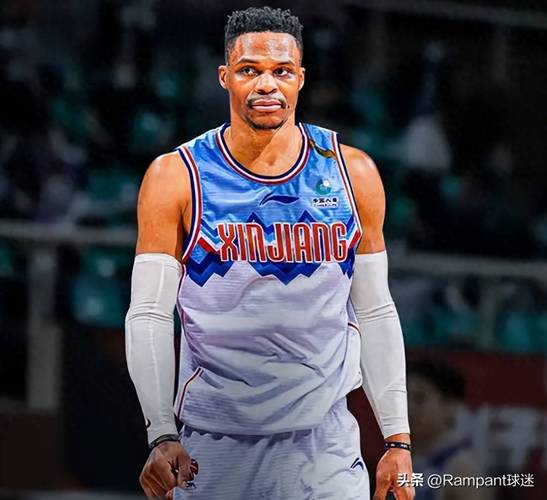 防线漏洞频出 难挡对手冲击（后防失误不断 难以抵御对手猛攻）