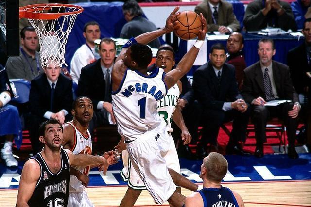 巴萨重返诺坎普进行公开训练，卡萨多：我梦想着在这里踢球（巴萨回归诺坎普开放训练，卡萨多：在这里踢球是我的梦想）