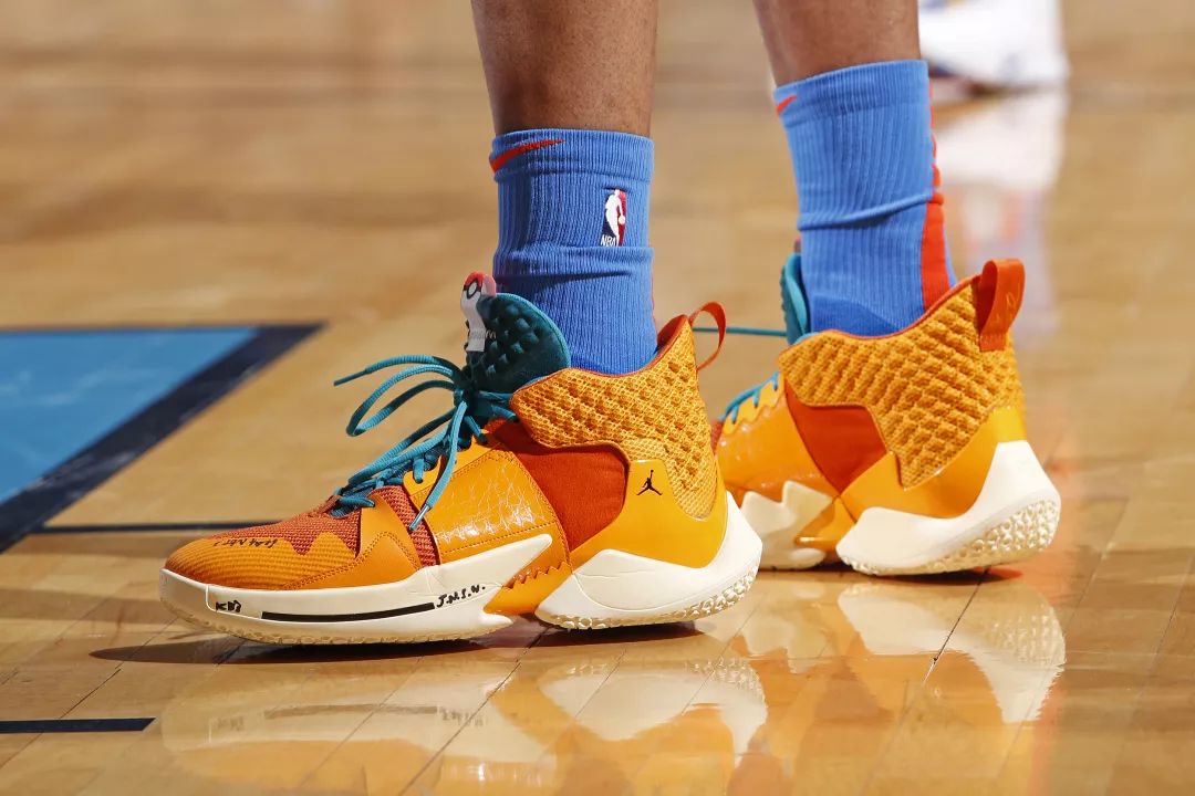 TA：巴萨出售内马尔所挣的钱本可用来改善财务，却被挥霍一空（TA：巴萨卖内马尔所得本可改善财务，最终却被挥霍殆尽）