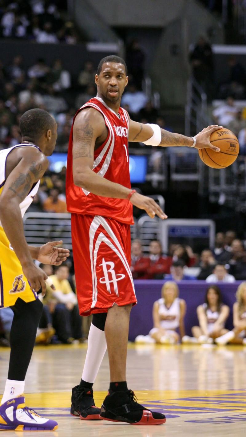 极致空气动力学 1997年迈凯伦梅赛德斯F1车队的Actros 2557运输车（空气动力学巅峰：1997年迈凯伦-梅赛德斯F1车队Actros 2557运输车）