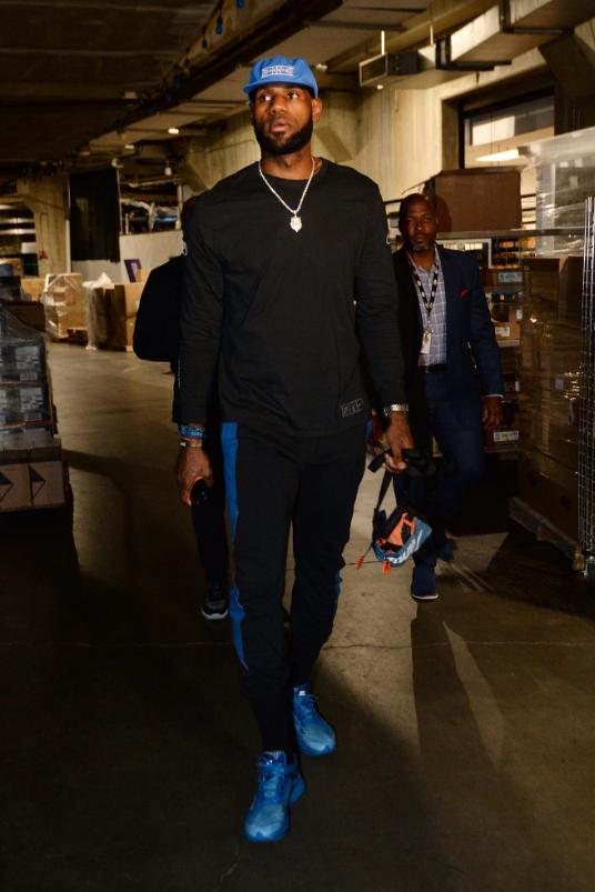 世体：特尔施特根还未参加球队合练，预计12月或1月初复出（世体：特尔施特根尚未随队合练，预计将于12月或明年1月初复出）