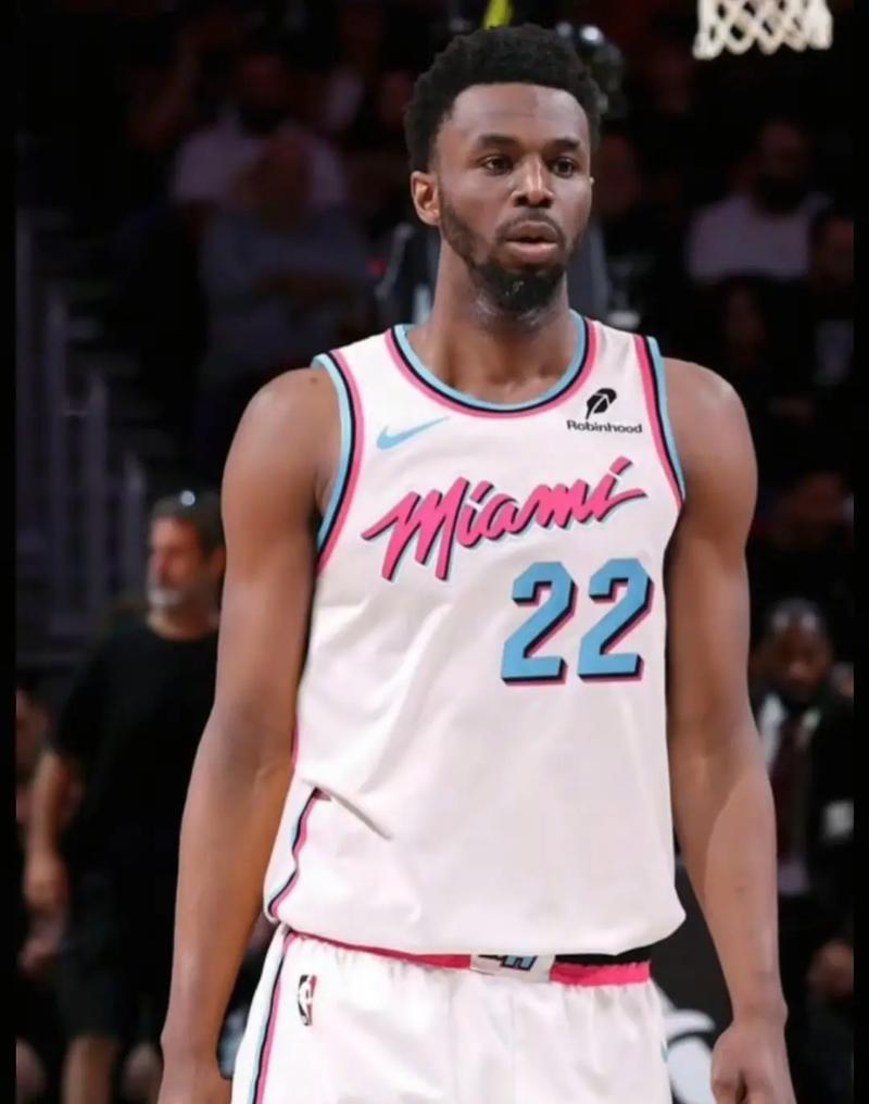 意媒：库普梅纳斯转型中卫表现亮眼，尤文中场补强成当务之急（意媒称库普梅纳斯改踢中卫表现抢眼，尤文中场补强迫在眉睫）