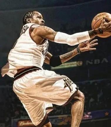 球衣颜色相近？当值主裁把维罗纳与乌迪内斯搞混了（球衣撞色惹祸？当值主裁把维罗纳误认成乌迪内斯）