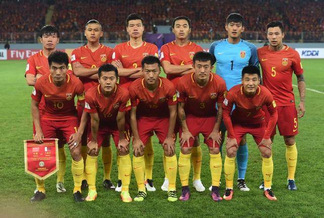 英超-热刺2-0完胜布伦特福德，哈维·西蒙斯传射建功（英超：热刺2-0击败布伦特福德，哈维·西蒙斯传射制胜）