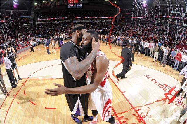 凯利这个被动，连着几次找霍伊伦最后还是没找到，（凯利过于被动，屡次寻霍伊伦仍无果）