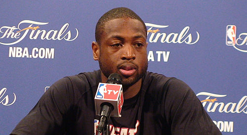 3-2,29岁拜仁旧将萨内1球1助,率队揽36分领跑,领先穆帅前东家4分（3-2！29岁前拜仁球员萨内传射立功，球队积36分居首，领先穆帅旧主4分）