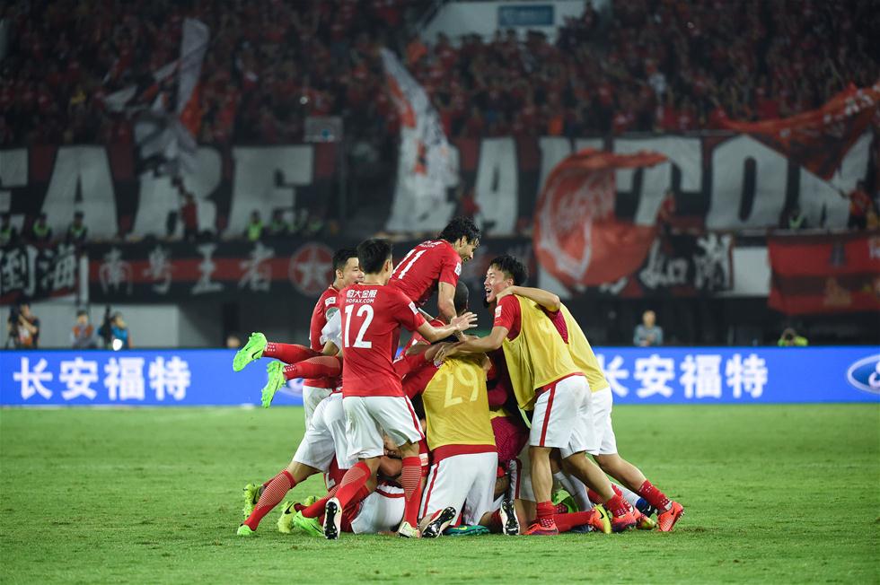 多特4-0十人黄潜，吉拉西双响，阿德耶米、斯文松建功，法比奥-席尔瓦失点