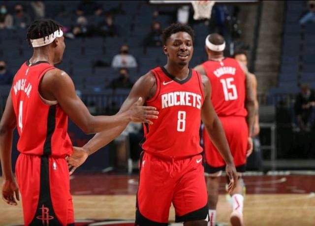 德天空：皇马输球后阿隆索不会遭解雇，将继续指挥周末联赛（德天空：尽管皇马失利，阿隆索不会下课，仍将执教本周末联赛）